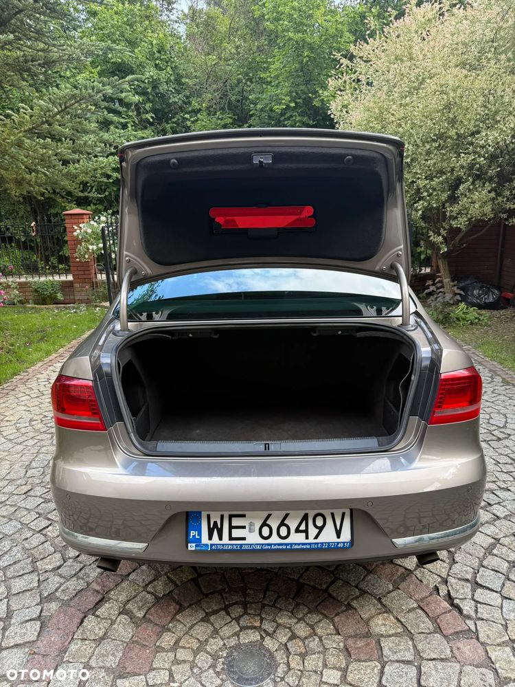 Volkswagen Passat 2.0 TDI 4Mot Highline DSG - 26