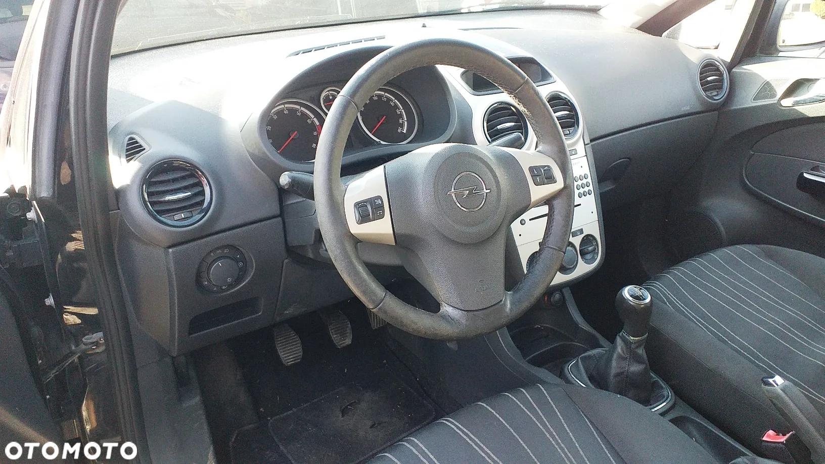 Na części Opel Corsa D 1.2 B 3-drzwi silnik Z12XEP lak. Z20R skrzynia maska klapa błotnik fotel kanapa deska szyba zderzak zawieszenie - 12