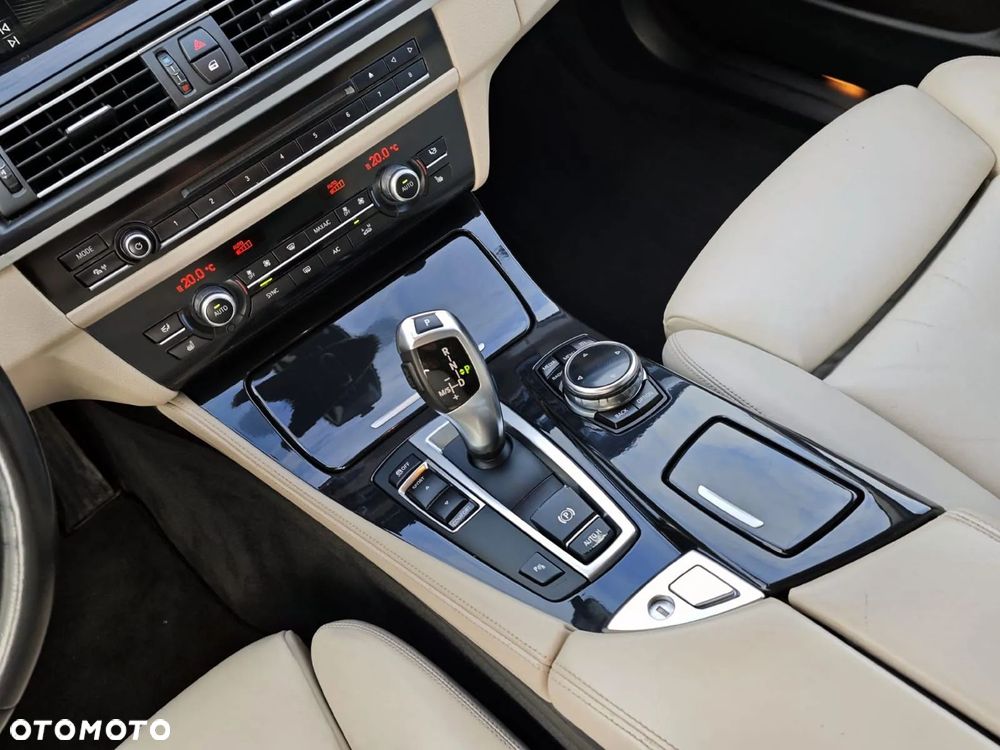 BMW Seria 5 525d Sport-Aut Luxury Line - 17