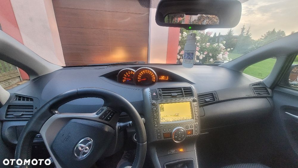 Toyota Verso 2.2 D-CAT Sol Plus NAVI 7os - 16