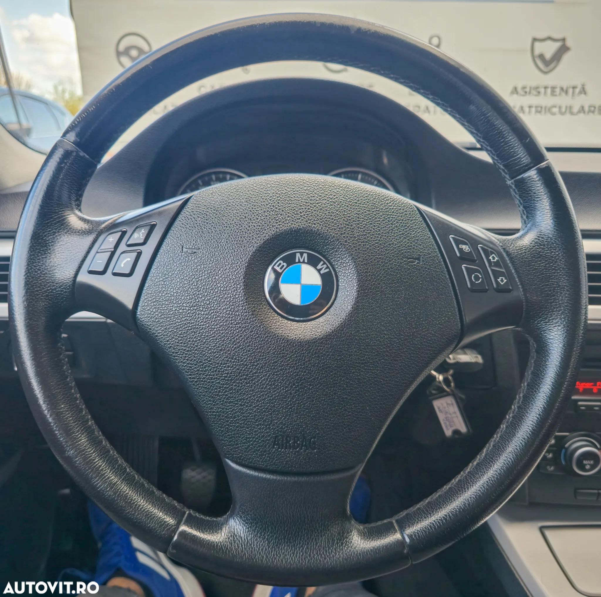 BMW Seria 3 320d DPF Touring - 12