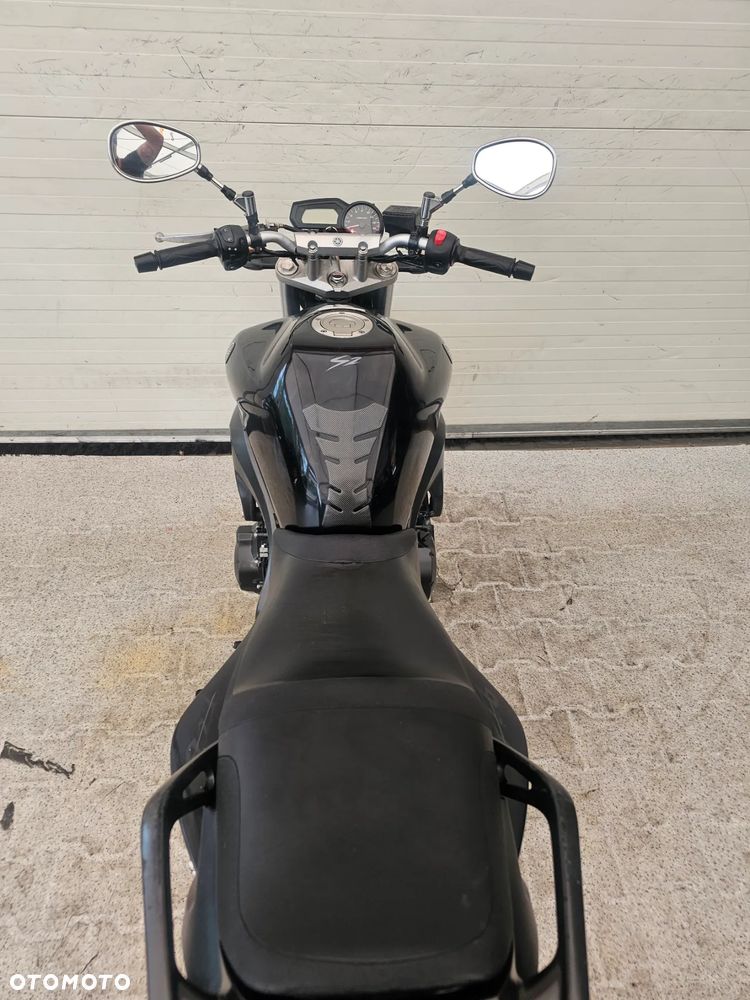 Yamaha FZ - 27