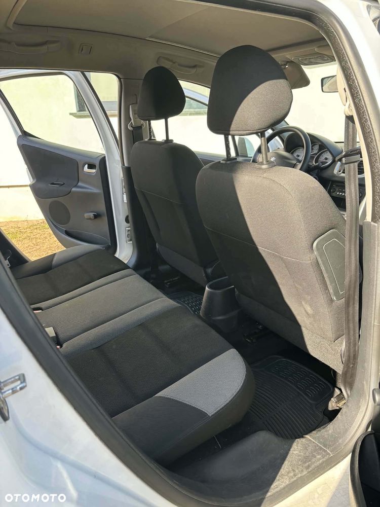 Peugeot 207 1.4 16V Trendy - 6