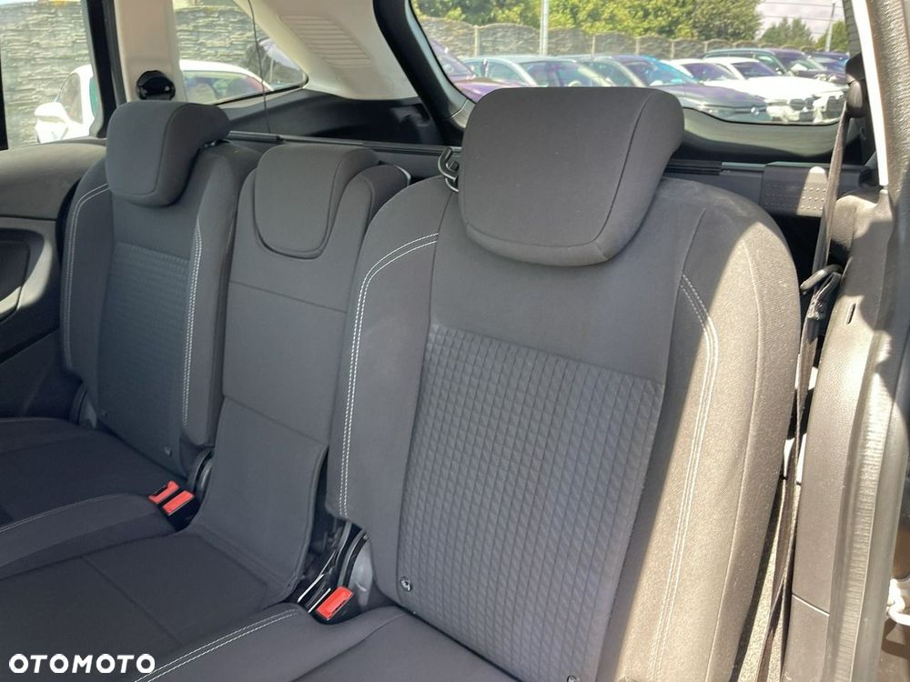 Ford Grand C-MAX - 11