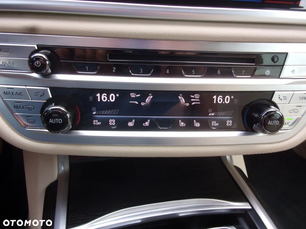 BMW Seria 7 750i xDrive - 19