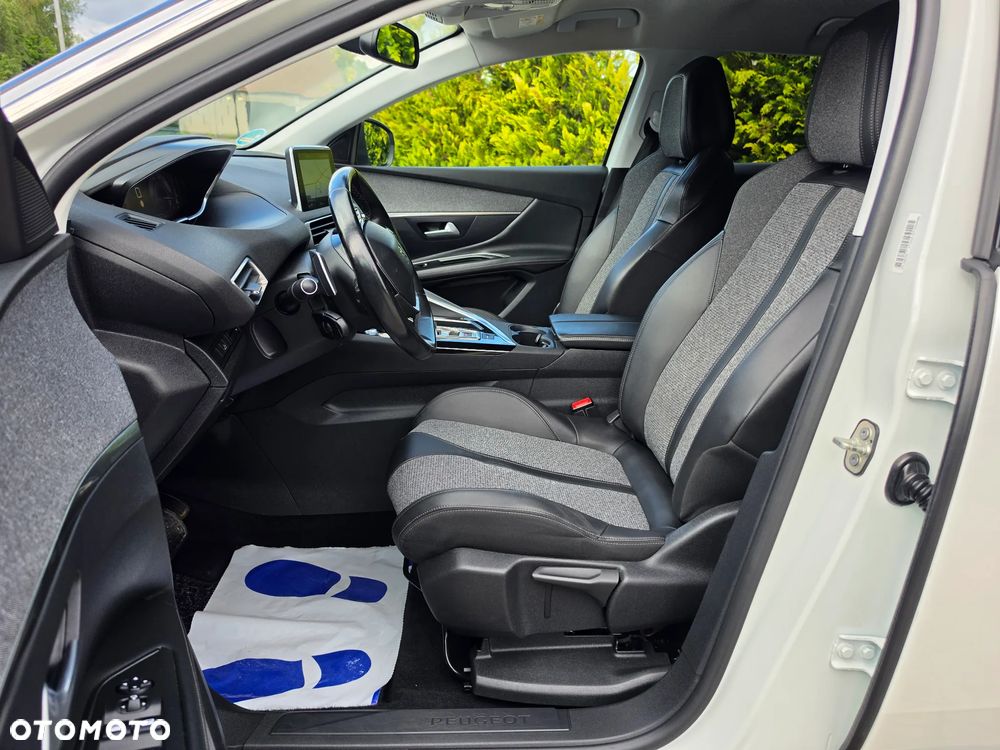 Peugeot 3008 BlueHDi 180 Stop & Start EAT8 Allure - 23