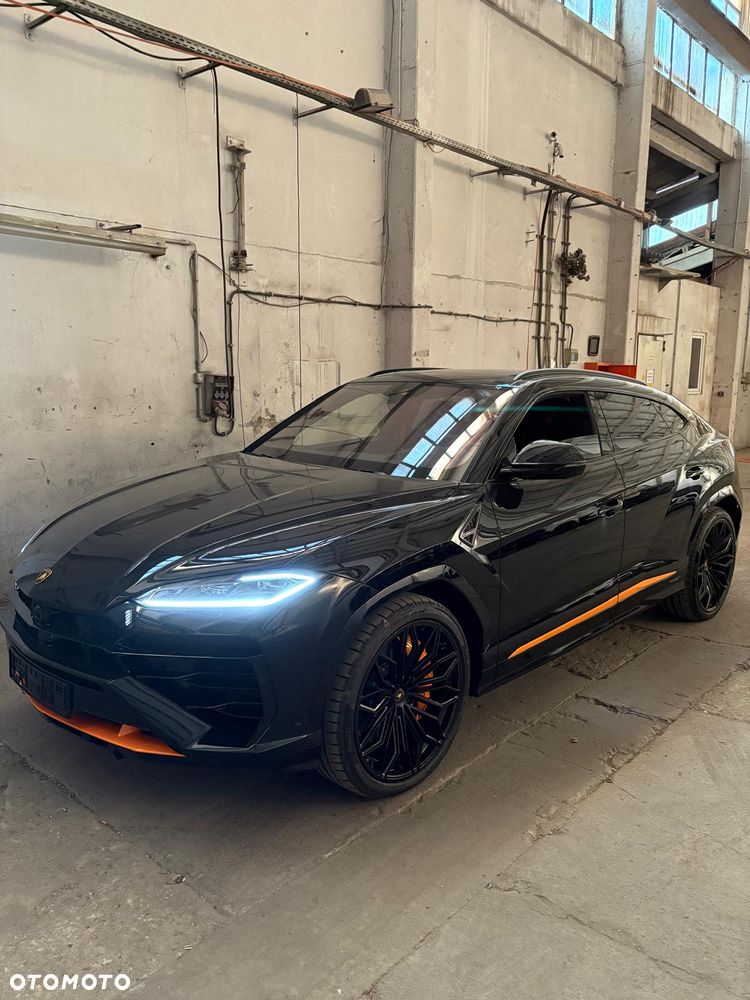 Lamborghini Urus - 1
