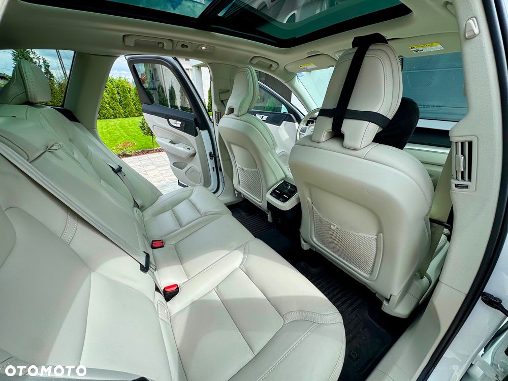 Volvo XC 60 B5 B AWD Ultimate Bright - 21