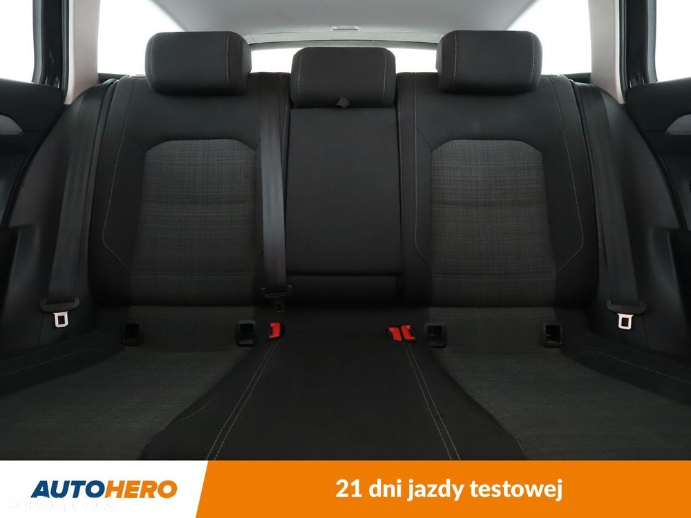 Volkswagen Passat - 15
