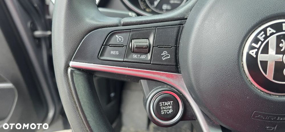 Alfa Romeo Stelvio 2.0 Turbo 16V AT8-Q4 Veloce Ti - 32