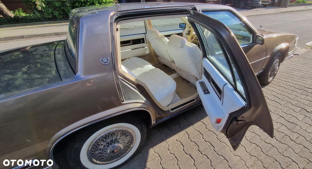 Cadillac Deville - 10