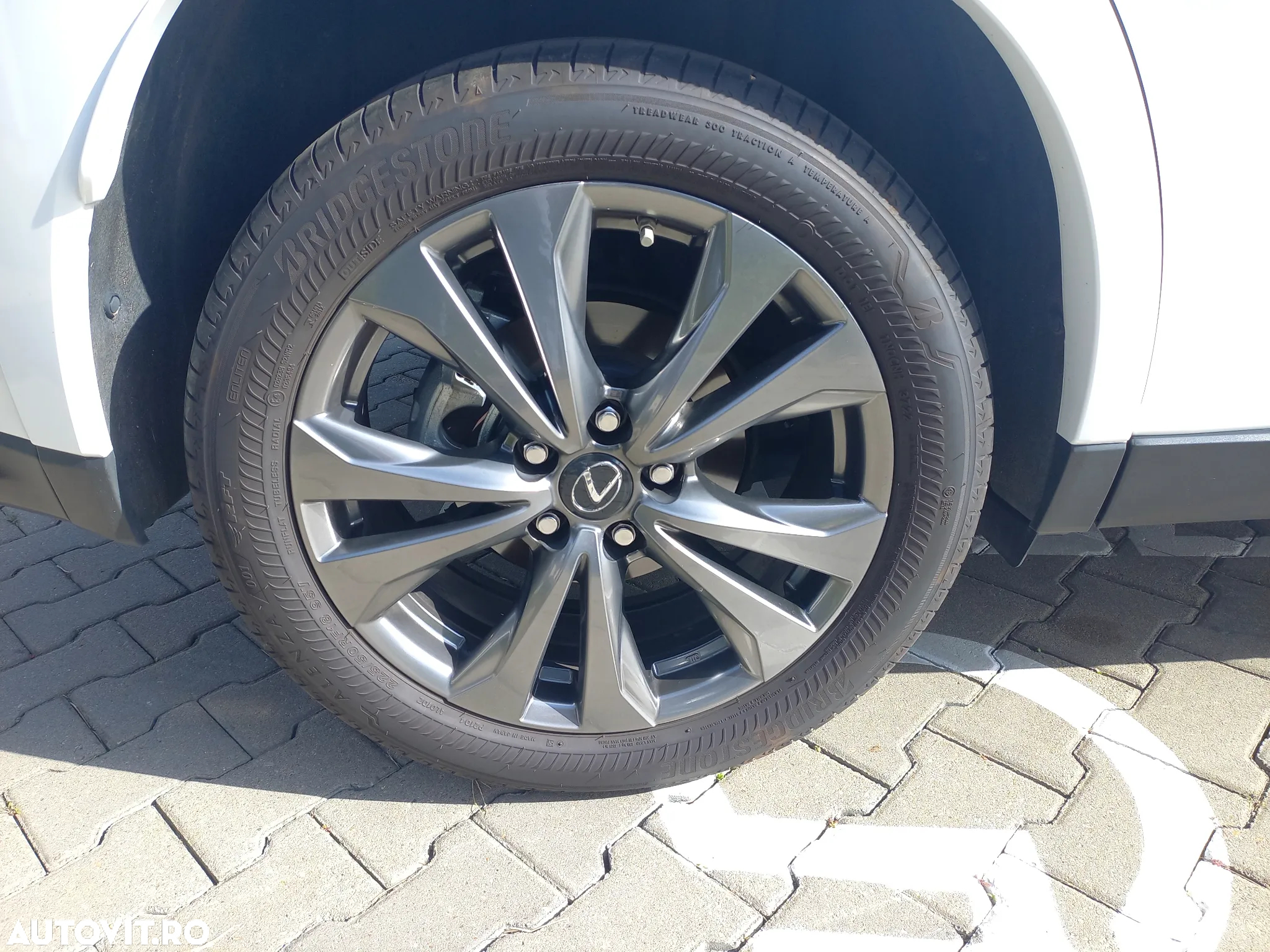 Lexus UX 250h 2.0L HEV 20H- (178 HP) 4X4 CVT F Sport - 37