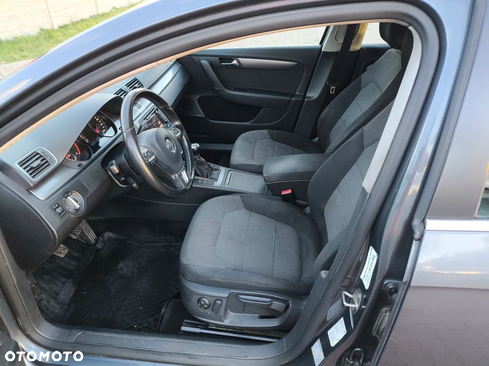 Volkswagen Passat 1.6 TDI Comfortline - 9