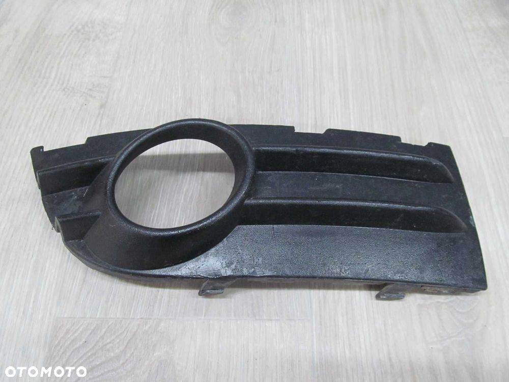 VOLVO C30 06-10 KRATKA ATRAPA HALOGENU ZDERZAKA PRAWA 30657196 - 1