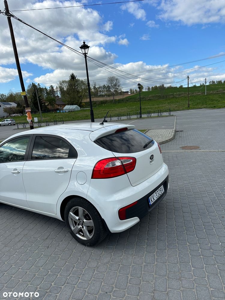 Kia Rio - 4