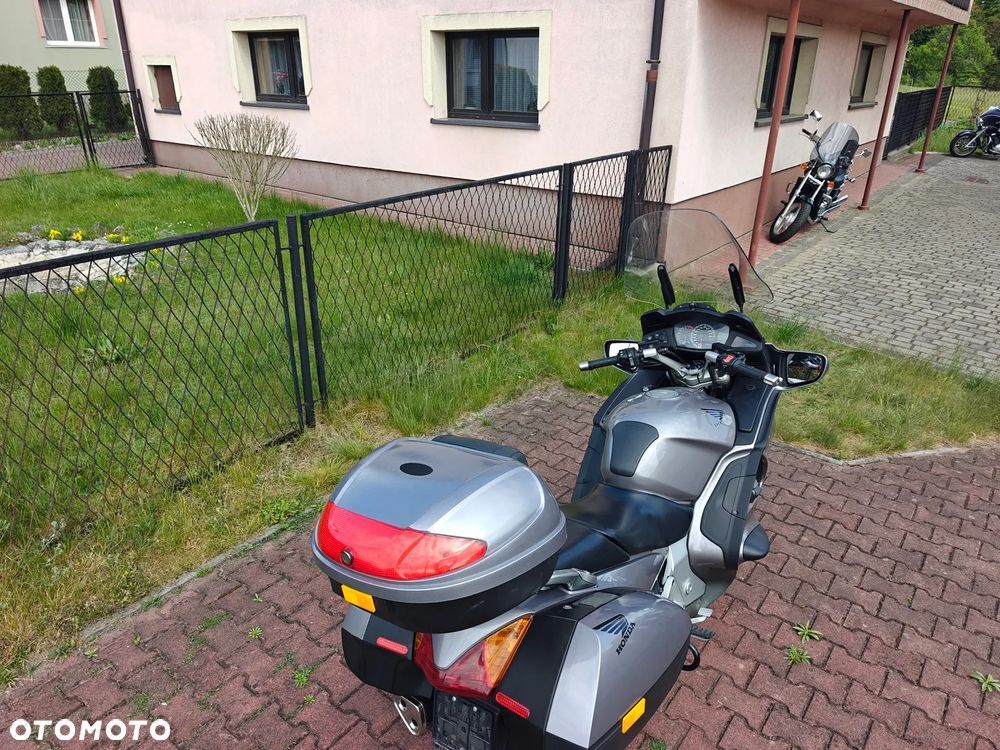 Honda ST - 9