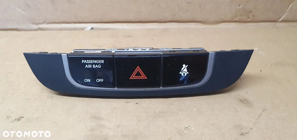 Przełącznik włącznik świateł awaryjnych Hyundai IX35 84740-2S350 - 1