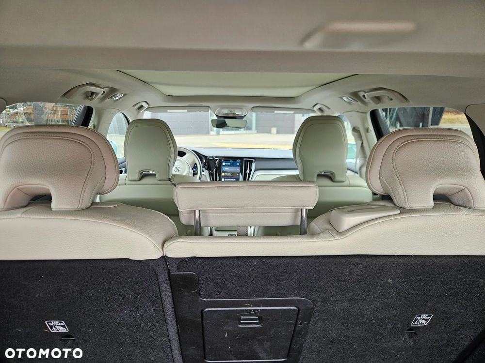 Volvo V60 Cross Country B5 B AWD Plus - 34