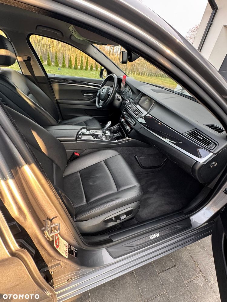 BMW Seria 5 525d xDrive - 16