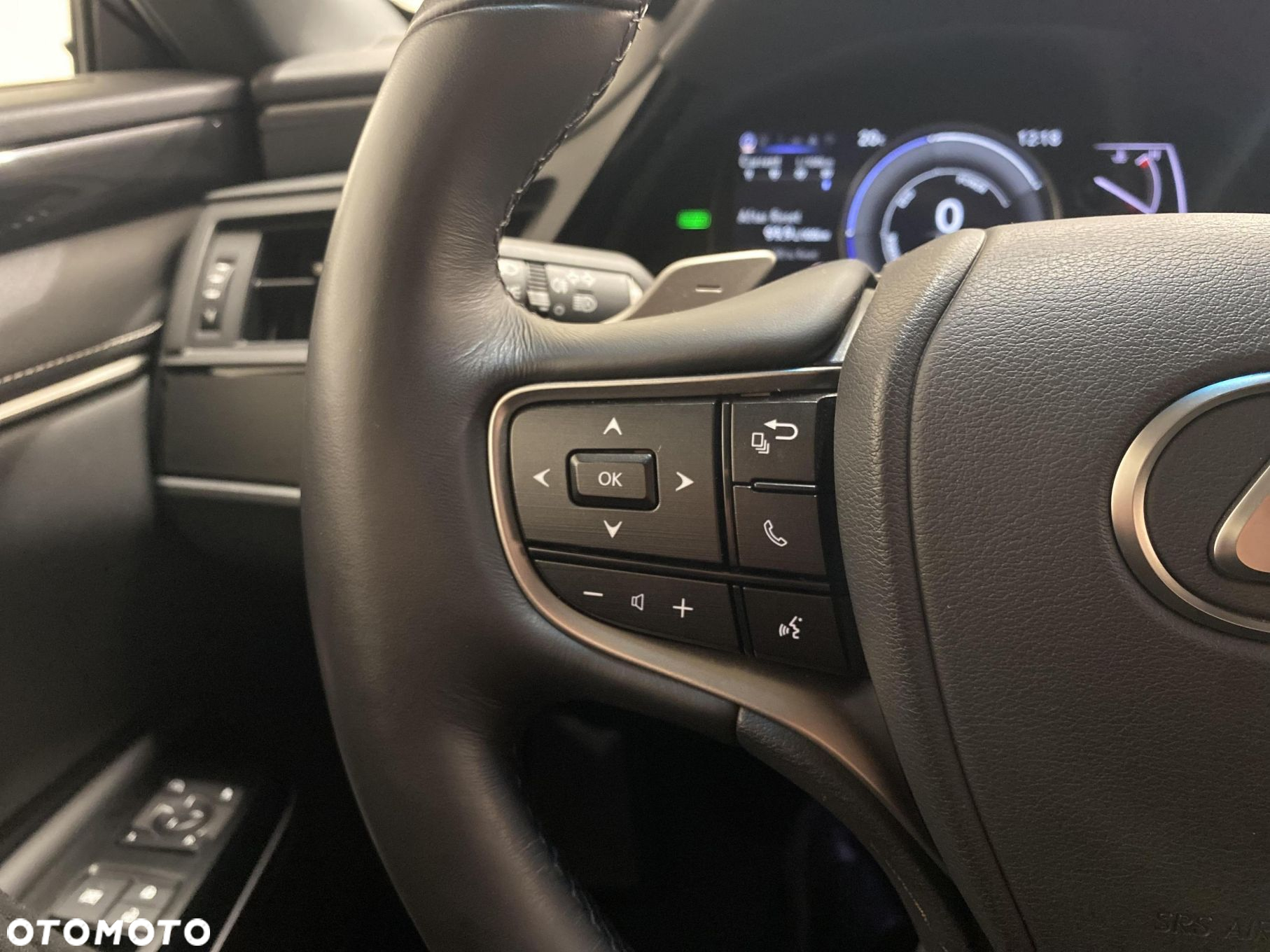 Lexus ES 300h Business Edition - 17