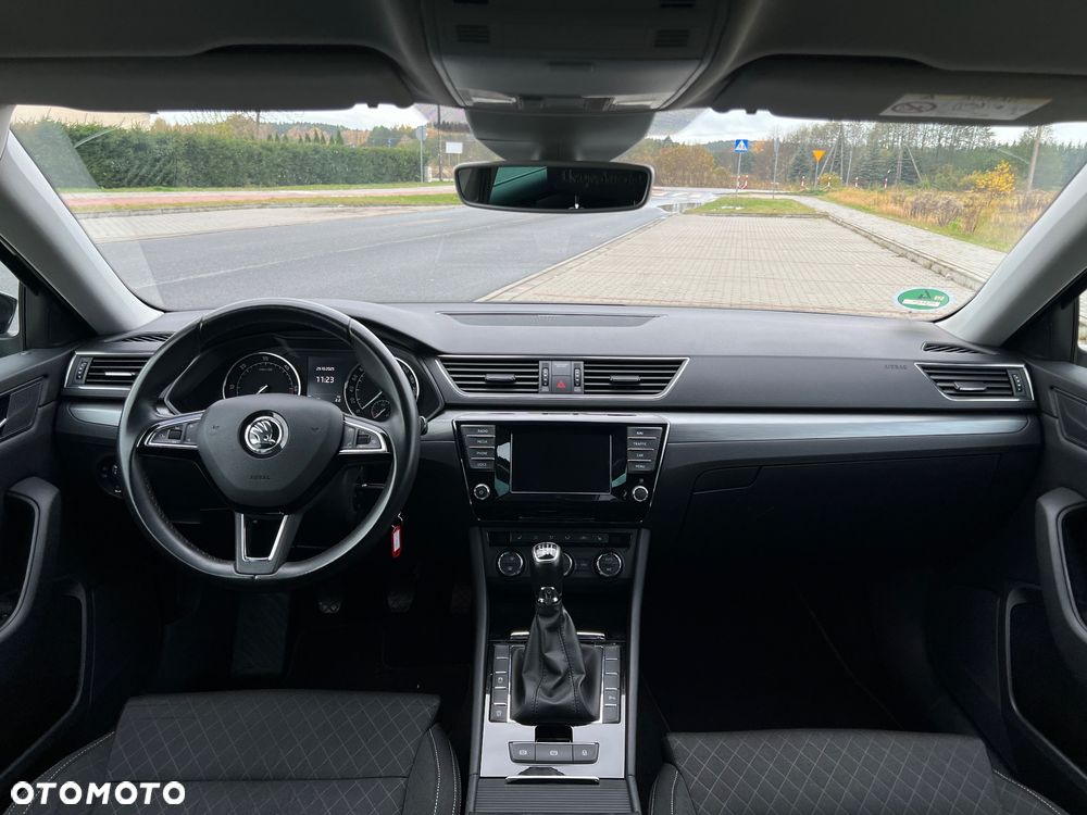 Skoda Superb 2.0 TDI Sportline - 21