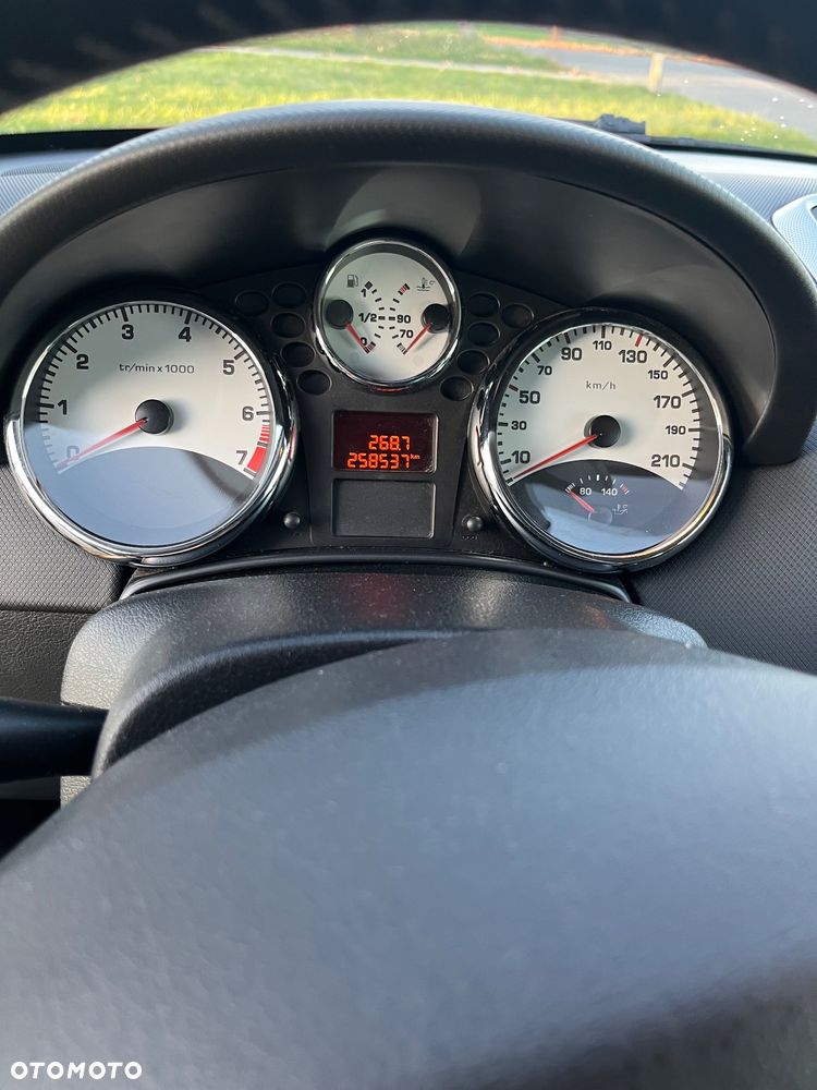 Peugeot 207 1.4 16V Presence - 2