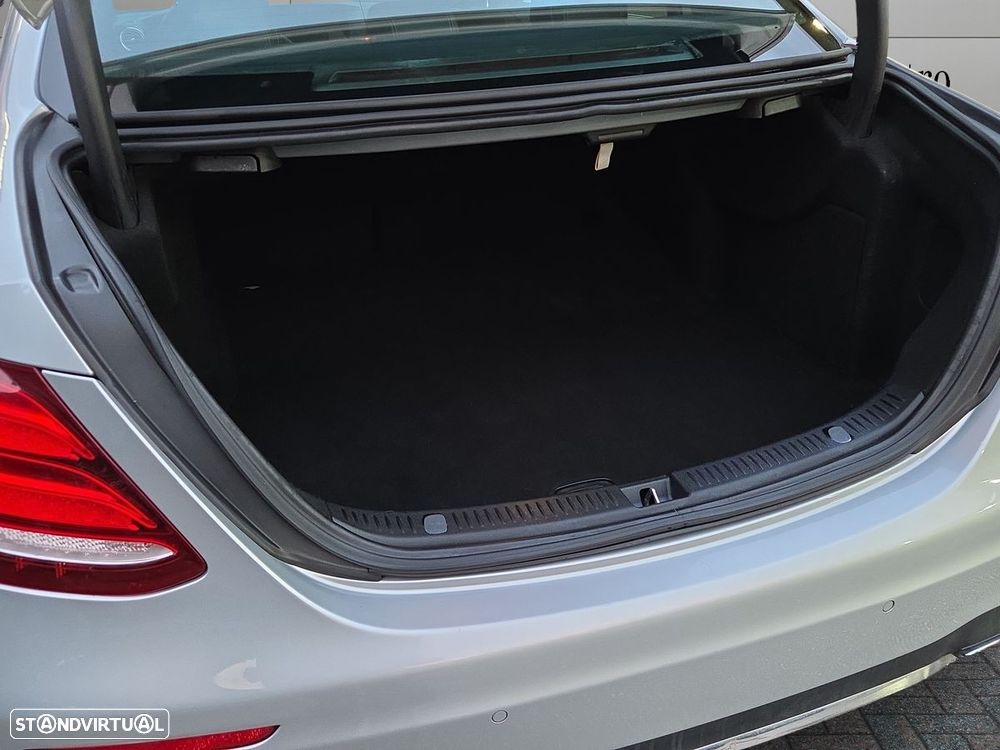 Mercedes-Benz E 220 d AMG - 25