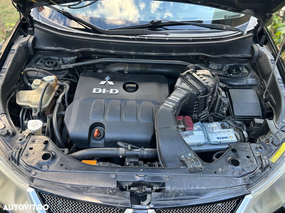 Mitsubishi Outlander - 8