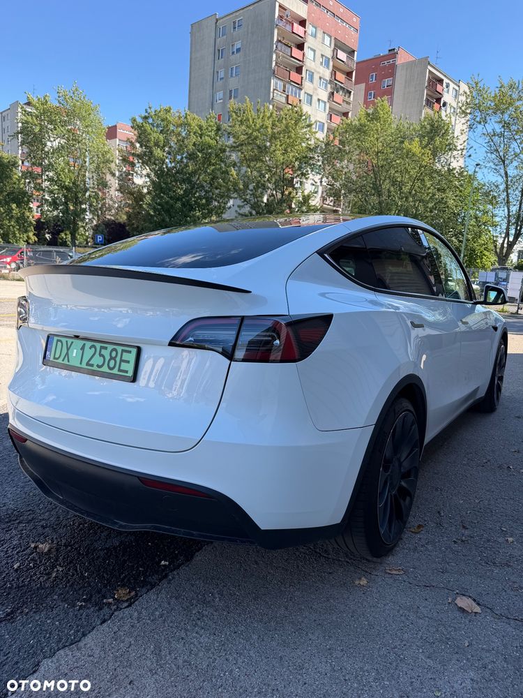 Tesla Model Y Performance AWD - 22