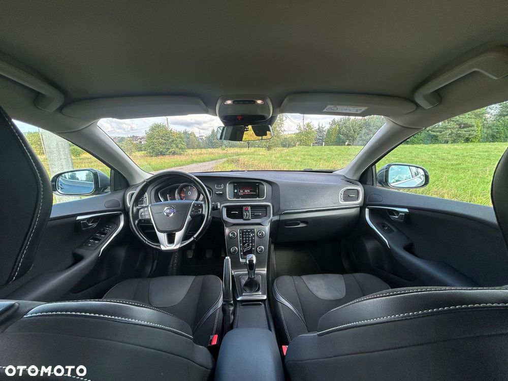 Volvo V40 D4 Drive-E Momentum - 9