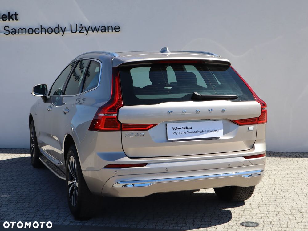 Volvo XC 60 T6 Plug-In Hybrid AWD Core - 4
