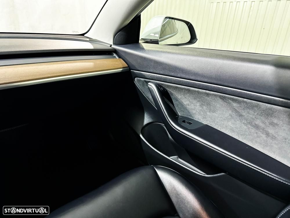 Tesla Model 3 Standard Range Plus RWD - 24