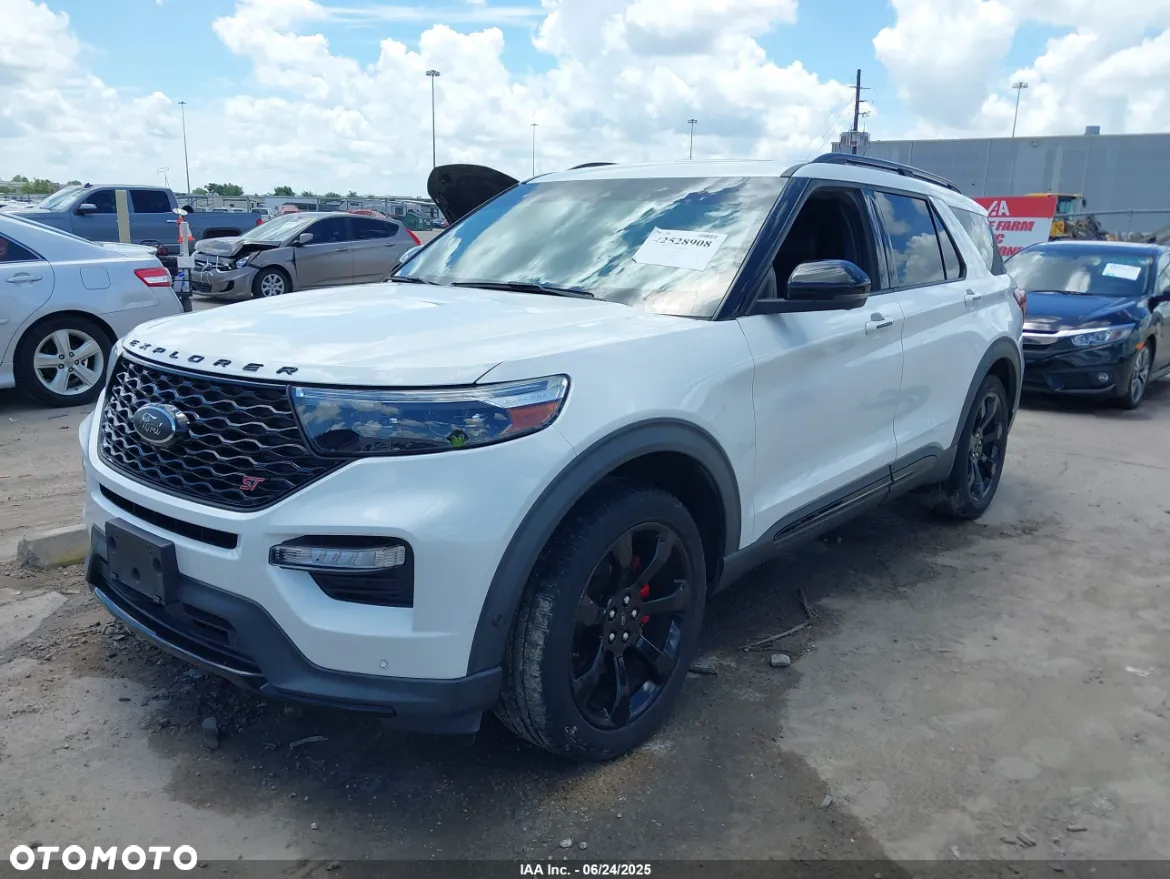 Ford Explorer - 3