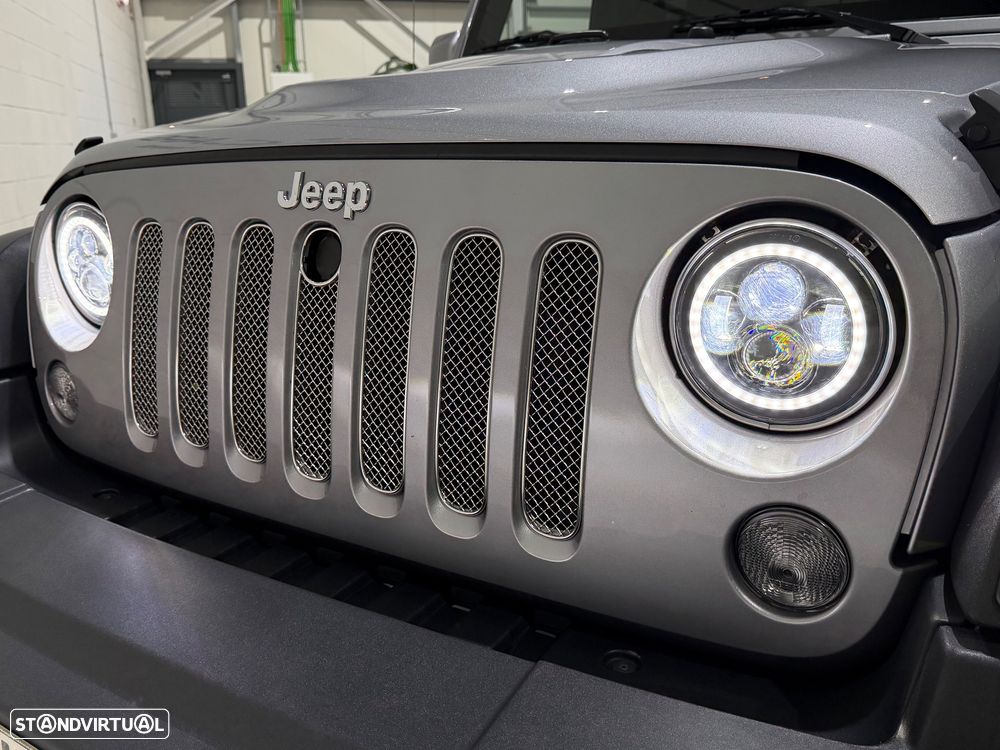 Jeep Wrangler - 42