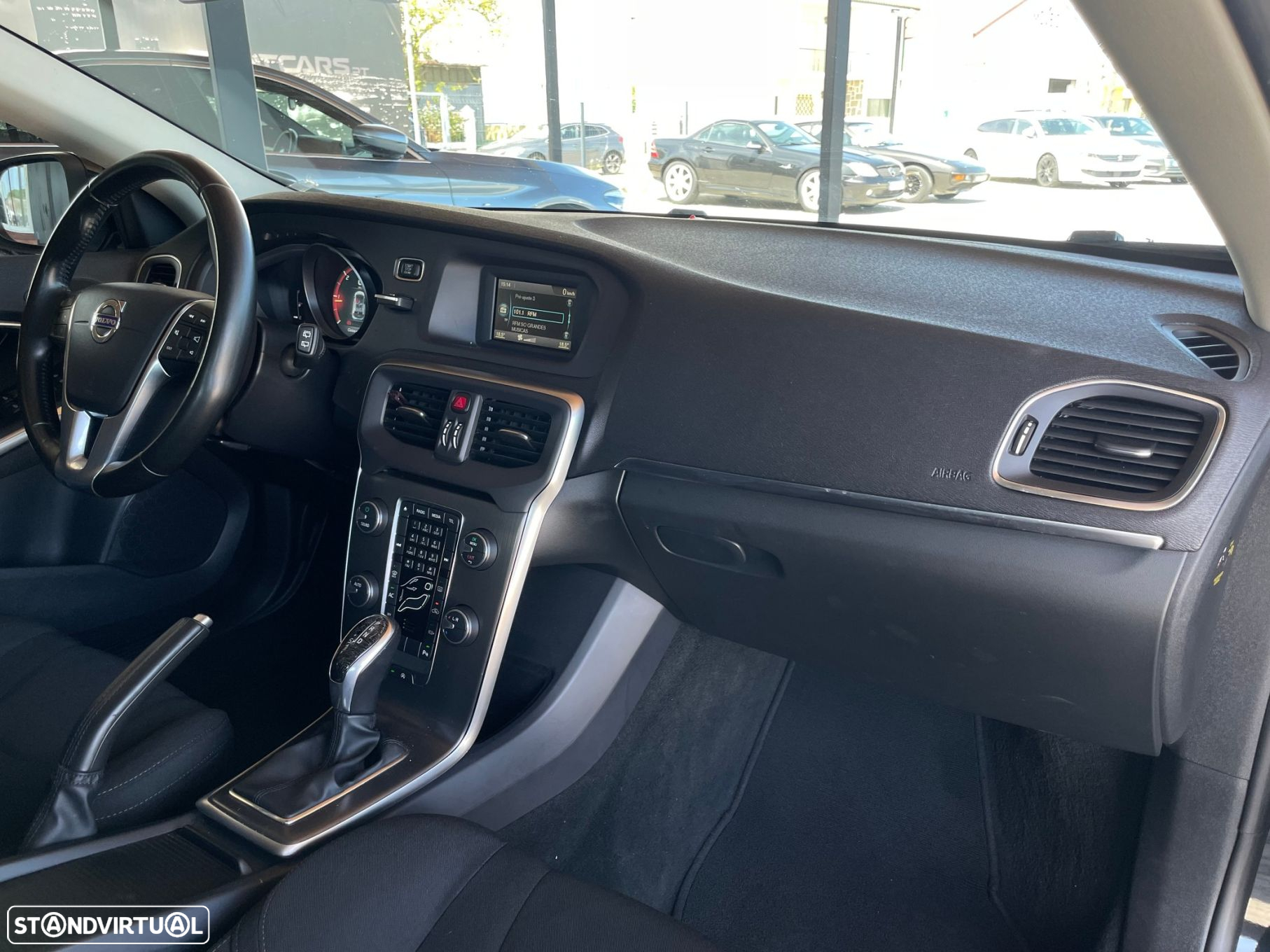 Volvo V40 2.0 D2 Momentum Geartronic - 15