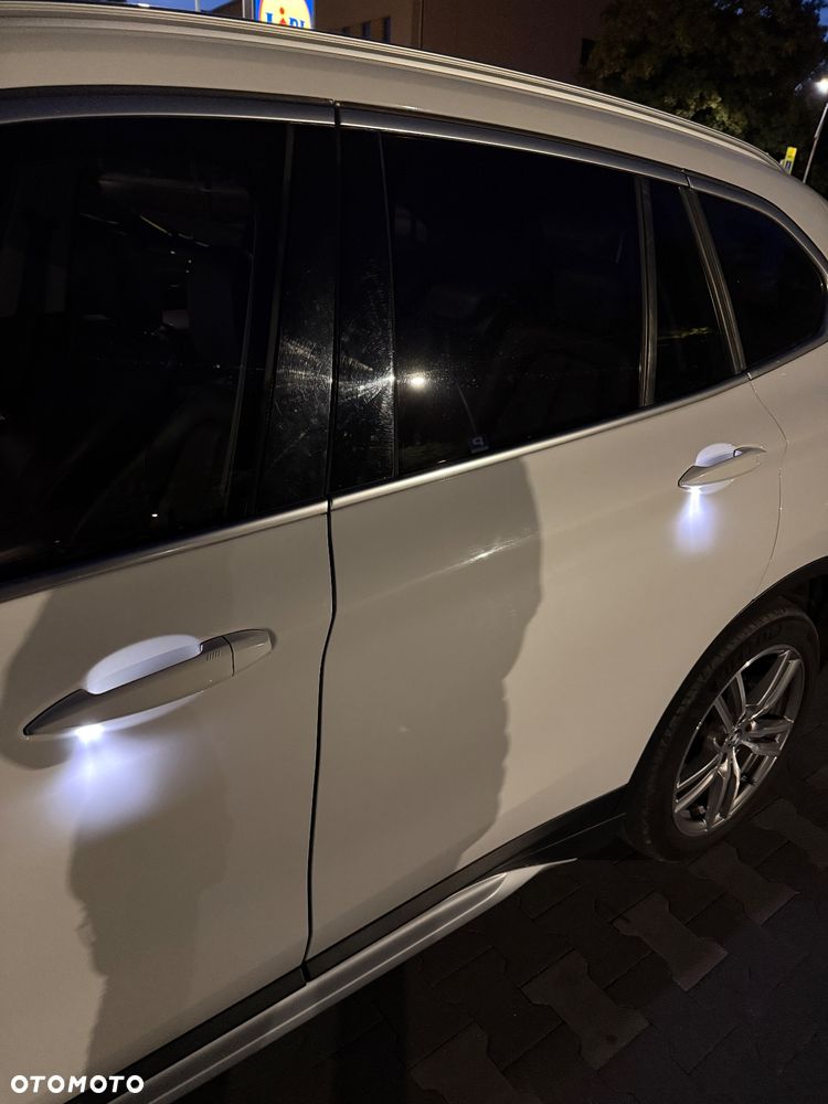 BMW X1 xDrive20i xLine sport - 20