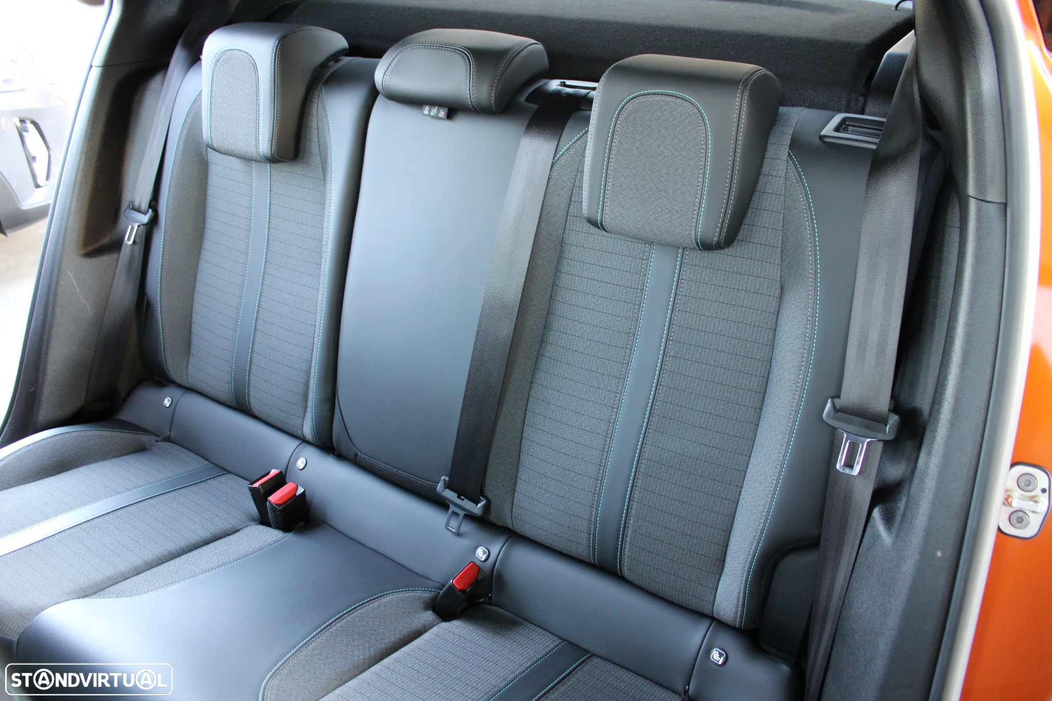 Peugeot 2008 1.2 PureTech Allure Pack - 42