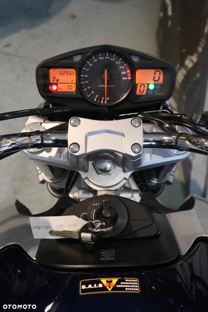 Suzuki GSR - 12