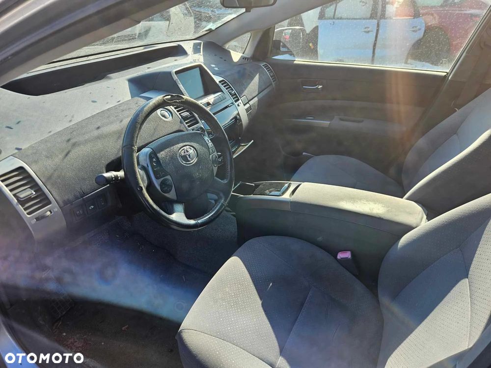 Toyota Prius (Hybrid) Executive - 11