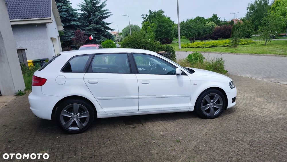 Audi A3 Sportback 2.0 TDI DPF S tronic S line Sportpaket (plus) - 32