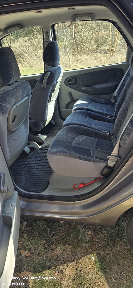 Renault Scenic 1.6 16V Family - 8