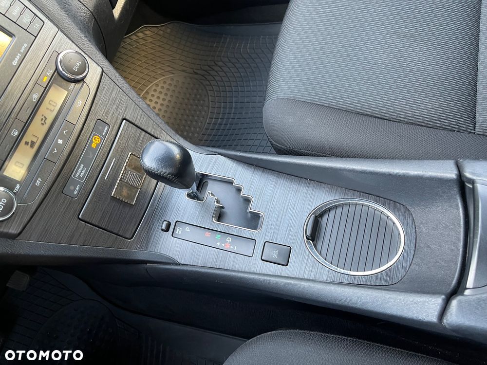 Toyota Avensis 2.0 Sol plus MS - 18