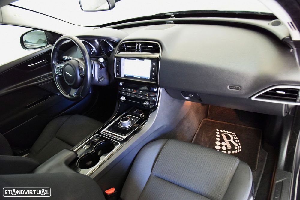 Jaguar XE 2.0 D Portfolio Aut. - 30