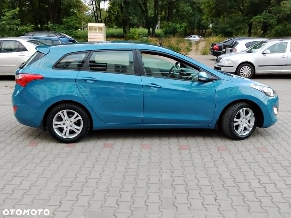 Hyundai i30 blue 1.6 GDI YES Gold - 4