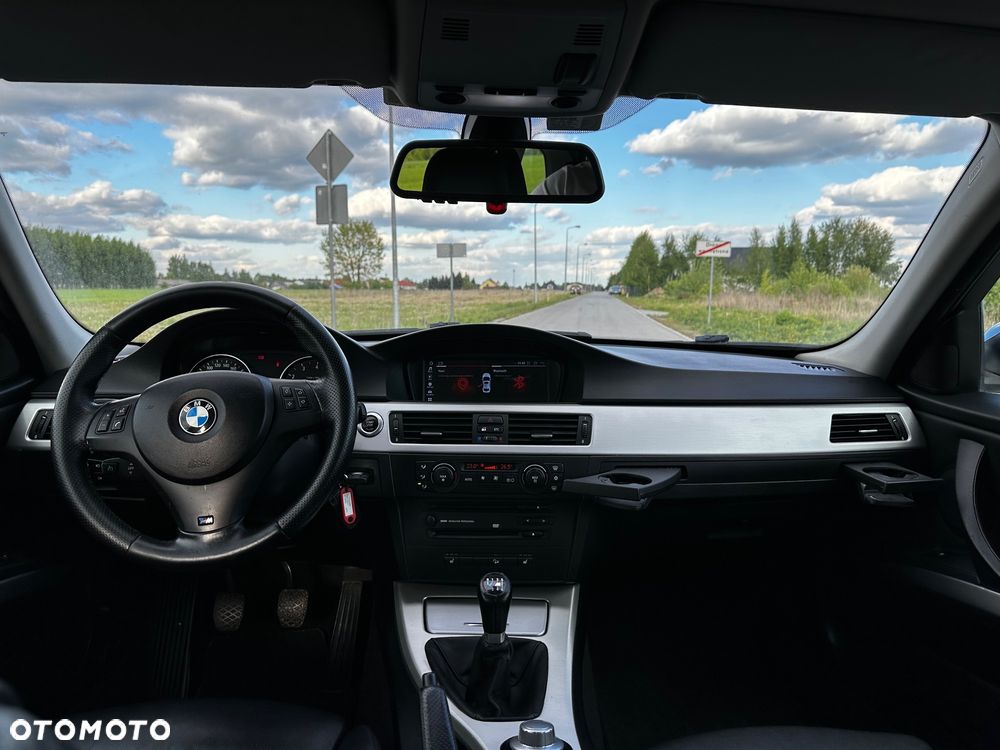 BMW Seria 3 330xi Touring - 17