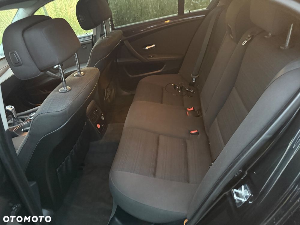 BMW Seria 5 523i - 10