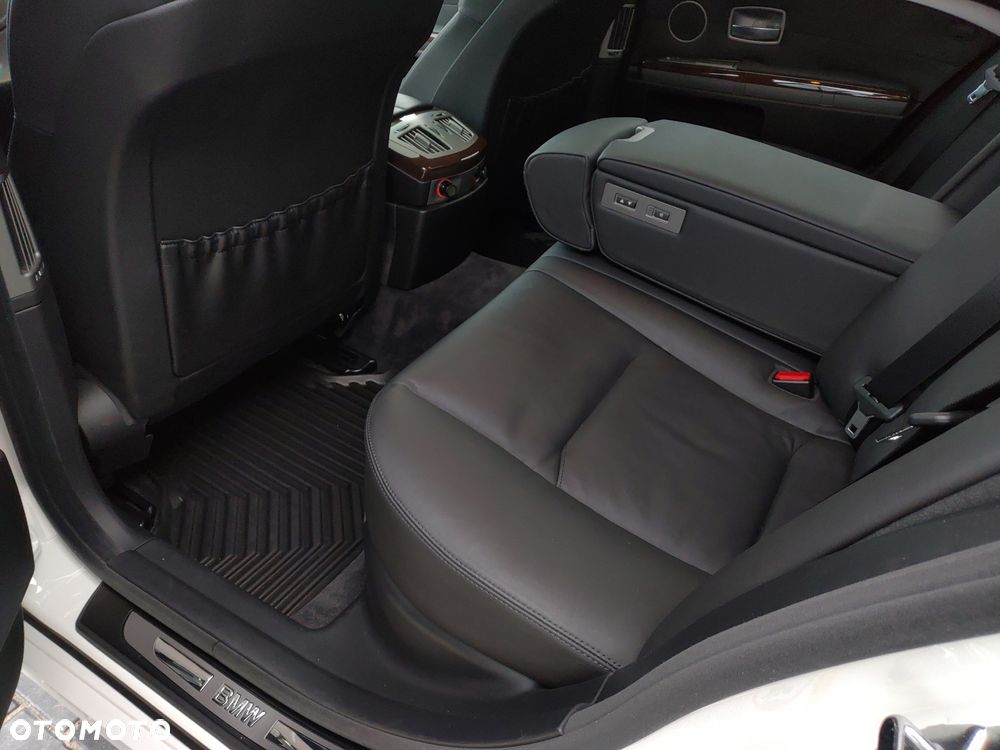 BMW Seria 7 740i - 14