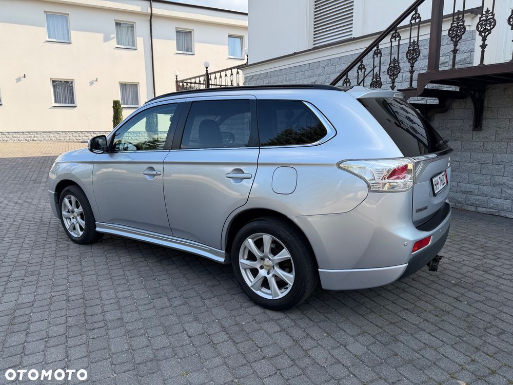 Mitsubishi Outlander 2.2 DI-D 4WD Automatik Instyle - 12