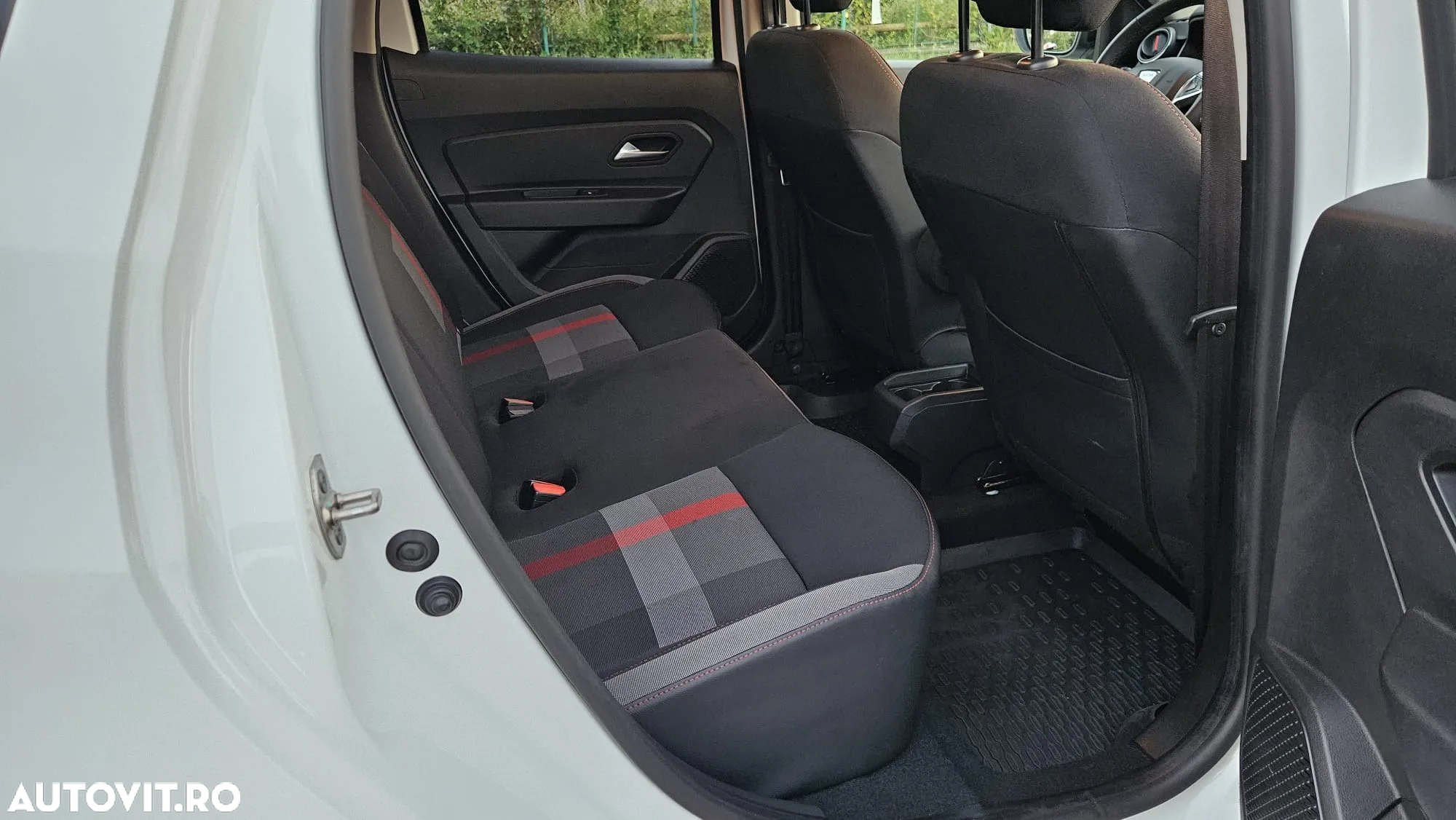 Dacia Duster 1.5 Blue dCi 4WD SL Techroad - 10