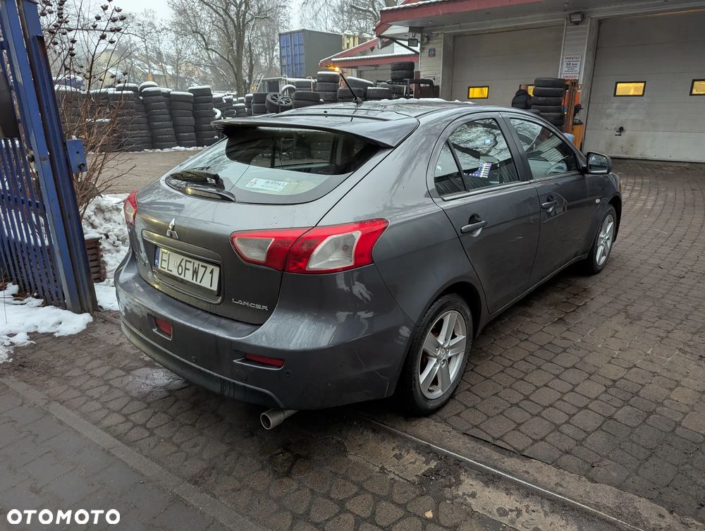 Mitsubishi Lancer 1.8 Invite - 3